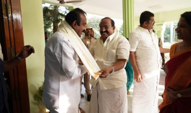 மாற்றுத் திறனாளிகளுக்கு இணைப்பு சக்கரம் பொருத்தப்பட்ட பெட்ரோல் ஸ்கூட்டர்கள் வழங்கிய அமைச்சர்கள்.!