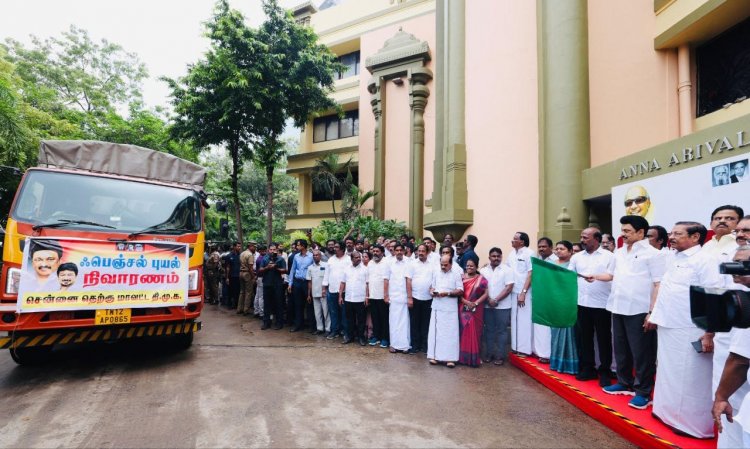 பெஞ்சல் புயலால் பாதிக்கப்பட்டுள்ள பகுதிகளுக்கு அரிசி மற்றும் அத்தியாவசிய பொருட்களை முதலமைச்சர் மு.க.ஸ்டாலின் அனுப்பி வைத்தார்.!