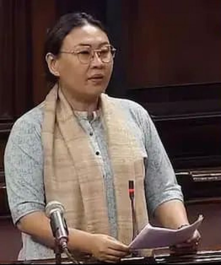 ராகுல் காந்தி என்னிடம் தவறாக நடந்துகொண்டார்'' பாஜக பெண் எம்.பி. பகீர் குற்றச்சாட்டு!