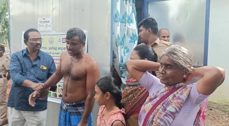 மாவட்ட ஆட்சியர் அலுவலம் முன் விவசாயி தற்கொலை முயற்சி.! காப்பாற்றிய காவல் துறையினர்.!