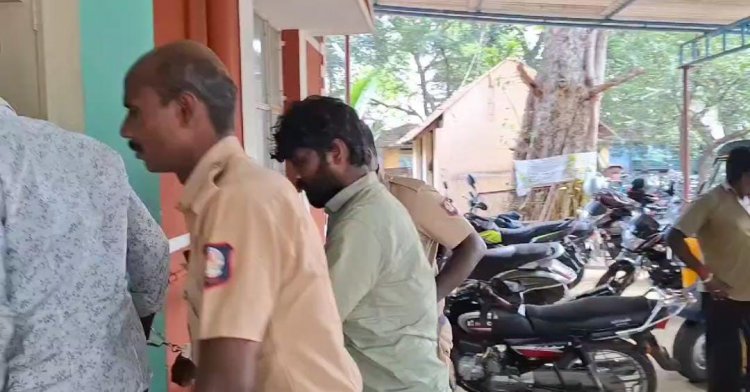 திண்டுக்கல் பகுதியில் ஆயுந்தங்களுடன் சிக்கிய கும்பல். ! சினிமா பாணியில் காரை துரத்தி மடக்கிப் பிடித்த காவல்துறை.!