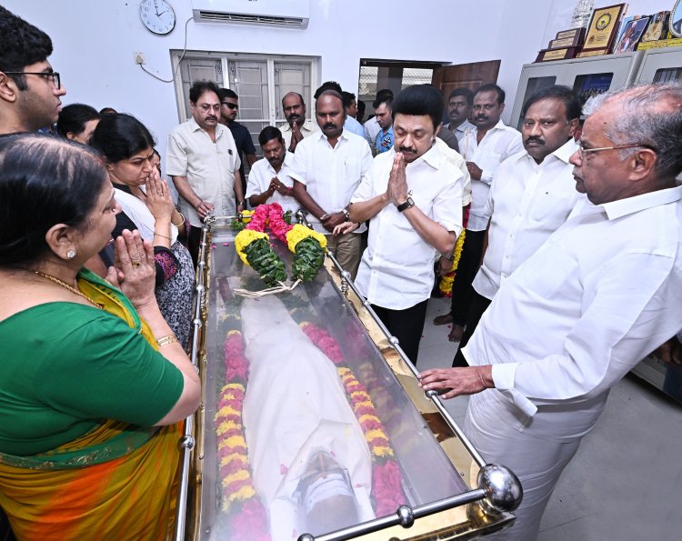 இல.கோபாலன் உடலுக்கு இறுதி மரியாதை செய்த முதலமைச்சர் மு.க.ஸ்டாலின். !