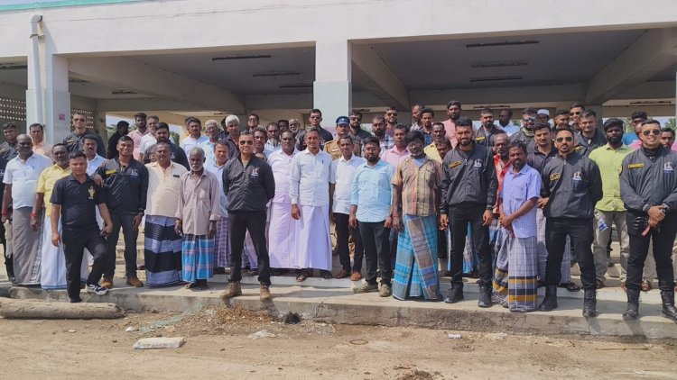 மல்லிப்பட்டினத்தில் மீனவர்களுக்கு கடற்படை சார்பில் விழிப்புணர்வு நிகழ்ச்சி.!