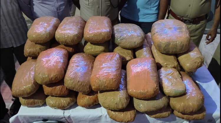 ஜார்கண்ட் டூ எர்ணாகுளம் எக்ஸ்பிரஸ் இரயில் பெட்டியில் 22 லட்சத்து 50 ஆயிரம் மதிப்பிலான 45 கிலோ கஞ்சா பறிமுதல்.!