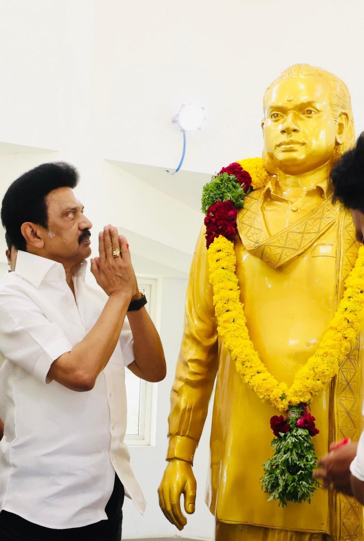 நீதிக்கட்சியின் வைரத்தூண் ஏ.டி.பன்னீர்செல்வம் மற்றும் ஏழிசை மன்னர் எம்.கே.தியாகராஜ பாகவதர் ஆகியோரது மணிமண்டபங்களில் மரியாதை செலுத்திய முதல்வர்.!