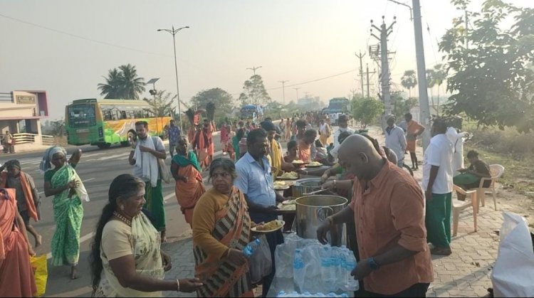 ஒட்டன்சத்திரம் வழியாக பழனி செல்லும் சுமார் 1000-க்கும் மேற்பட்ட பாதயாத்திரை செல்லும் பக்தர்களுக்கு அன்னதானம்.!