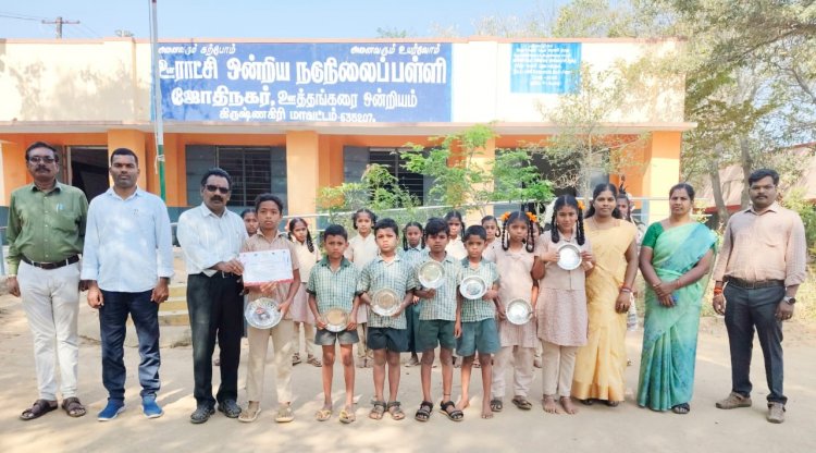 சிறார் திரைப்படப் போட்டியில் ஒளிப்பதிவு பிரிவில் மாவட்ட அளவில் இரண்டாம் இடம் பெற்ற ஊத்தங்கரை ஒன்றியம், ஜோதிநகர் பள்ளி மாணவர்கள்
