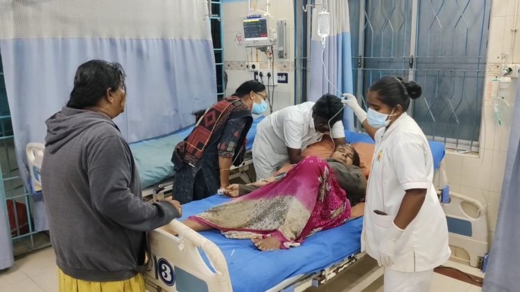 வேகத்தடையால் 60 வயது மதிக்கத்தக்க பெண்மணி சாலையில் கிழே விழுந்து தலையில் பலத்த ரத்த காயம்.!