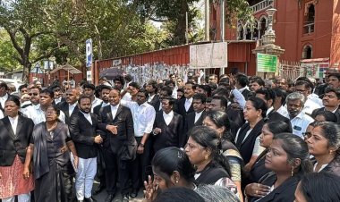 உயர் நீதிமன்ற நீதிபதிகள் நியமனத்தில் சமூக நீதி வேண்டும் எனும் கோரிக்கையை வலியுறுத்தி வழக்கறிஞர்கள் ஆர்ப்பாட்டம் .!