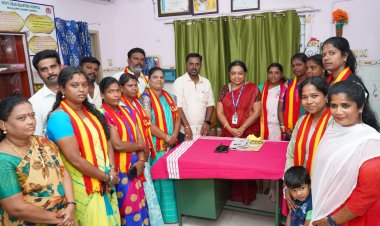 வாலாஜாபேட்டை அரசு மருத்துவமனைக்கு 30 ஆயிரம் ரூபாய் மதிப்பிலான இரண்டு சக்கர நாற்காலிகளை வழங்கிய த வெ க