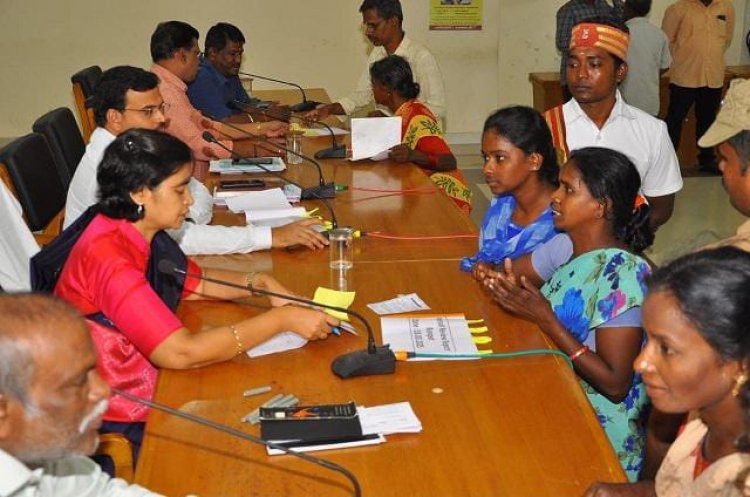 மாவட்ட ஆட்சியர் அலுவலகத்தில் மக்கள் குறைதீர் கூட்டம்.!