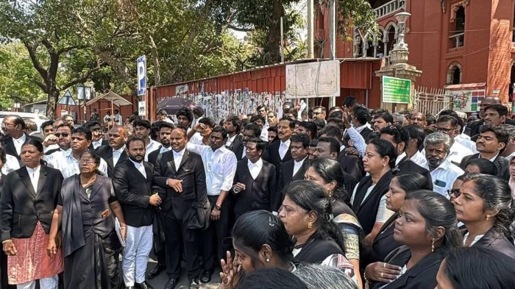 உயர் நீதிமன்ற நீதிபதிகள் நியமனத்தில் சமூக நீதி வேண்டும் எனும் கோரிக்கையை வலியுறுத்தி வழக்கறிஞர்கள் ஆர்ப்பாட்டம் .!