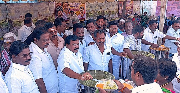 ஸ்ரீ காசி விஸ்வநாதர் ஆலயத்தில் மாசிமக தீர்த்தவாரி 10 ஆயிரம் பக்தர்களுக்கு அன்னதானம்.! எதிர்க்கட்சித் தலைவர் இரா. சிவா வழங்கினார் !