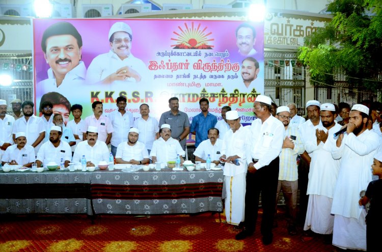 அருப்புக்கோட்டையில் 10 வது வட்ட திமுகவினர் சார்பாக நோன்பு திறக்கும் நிகழ்ச்சி.!