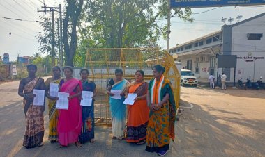 கந்து வட்டி கொடுமை நடவடிக்கை எடுக்க கோரி கடையத்தைச் சேர்ந்த ஜெயா மற்றும் 5 பேர் பைனான்ஸ் கம்பெனி மீது மாவட்ட ஆட்சியரிடம் புகார் மனு.!