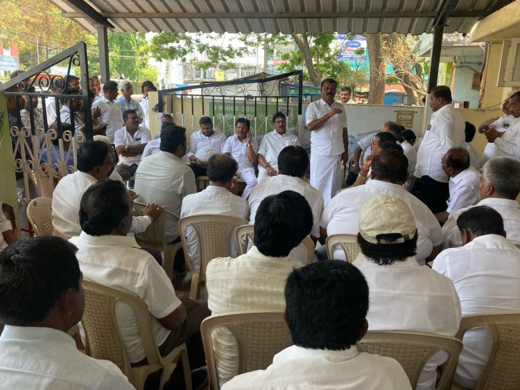 200 + தொகுதிகளை கைப்பற்றுவதற்கான வியூகத்தை எடப்பாடி பழனிச்சாமி வகுத்து வருகிறார் - வி.பன்னீர்செல்வம் .!