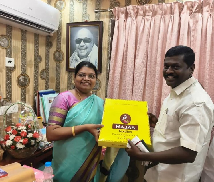 தென்காசி தெற்கு மாவட்ட திமுக முன்னாள் செயலாளர் சிவ பத்மநாபன் அமைச்சர் கீதா ஜீவனை சந்தித்தார்.!