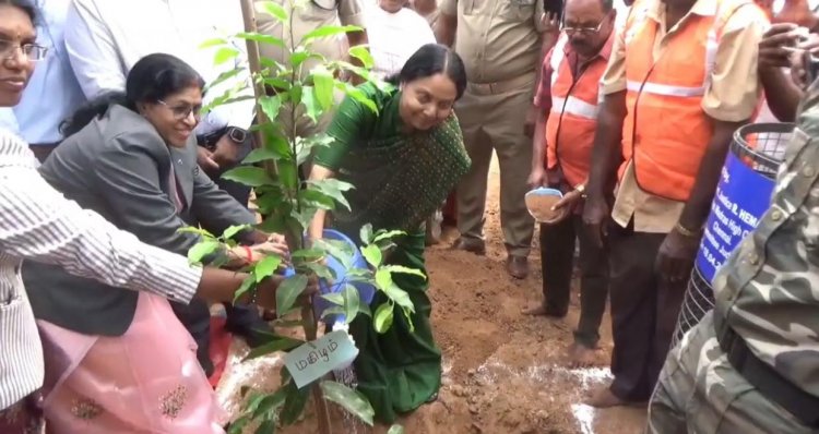 மாவட்ட சட்ட சேவை மையம் சார்பில் பசுமை சூழல் நிகழ்ச்சியில் சென்னை உயர்நீதிமன்ற நீதிபதி மரக்கன்றுகளை நட்டார்.!