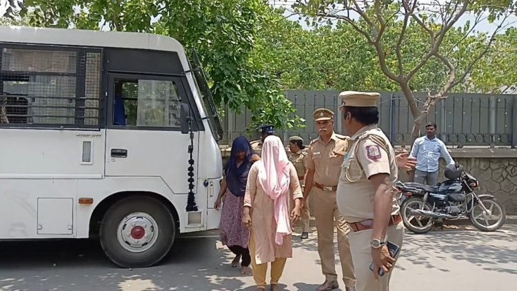 காரப்பாக்கத்தில் 20 சவரன் தங்க நகை திருடு போன வழக்கில் 5 பெண்கள் கைது. 25 சவரன் தங்க நகைகள் பறிமுதல். !