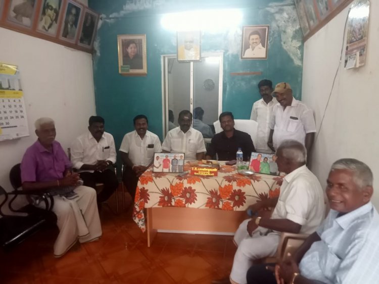 தஞ்சை டி ஆர் ஓ விற்கு ஊராட்சி மன்ற தலைவர் டி கே பாண்டியன் தலைமையில் பாராட்டு நிகழ்ச்சி.!