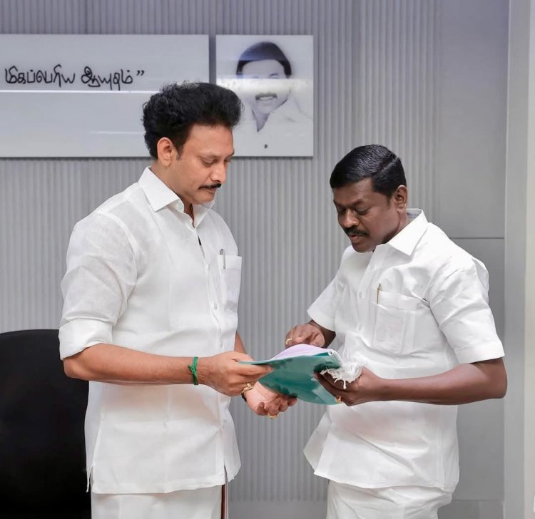 தமிழக பள்ளிக் கல்வித்துறை அமைச்சரிடம் திமுக முன்னாள் மாவட்ட செயலாளர் சிவ பத்மநாதன் கோரிக்கை மனு.!