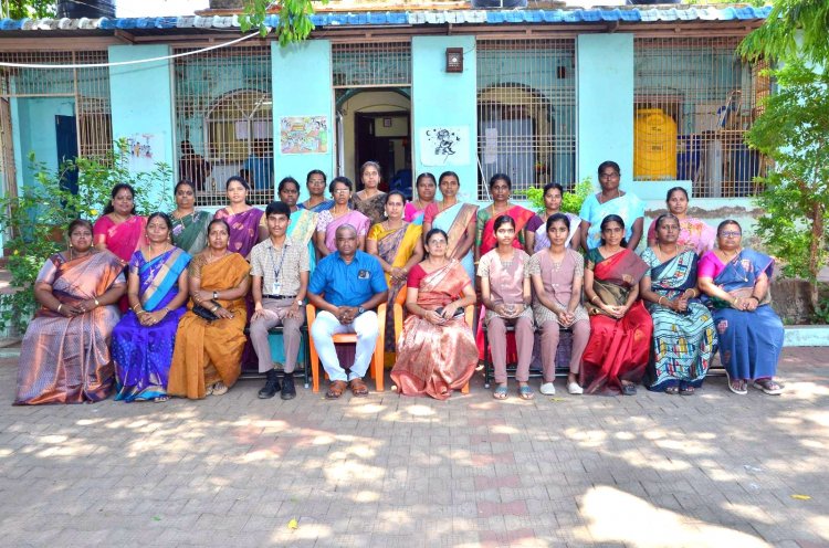 பராசக்தி வித்யாலயா சிபிஎஸ்இ 100% தேர்ச்சி பள்ளி செயலாளர் மாணவ மாணவிகளை பாராட்டி பரிசு வழங்கினார்.!