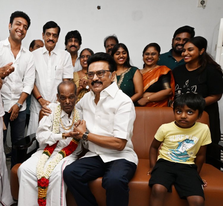 முன்னாள் எம்.எல்.ஏ.வும் திமுக கொள்கையாளருமான இராம சந்திரனை சந்தித்து உரையாற்றினார் முதலமைச்சர் மு.க.ஸ்டாலின். !
