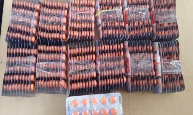 வலி நிவாரணி மாத்திரைகளை போதைக்காக விற்பனை செய்த கும்பல் கைது. 1300 வலி நிவாரணி மாத்திரைகள் பறிமுதல் .!