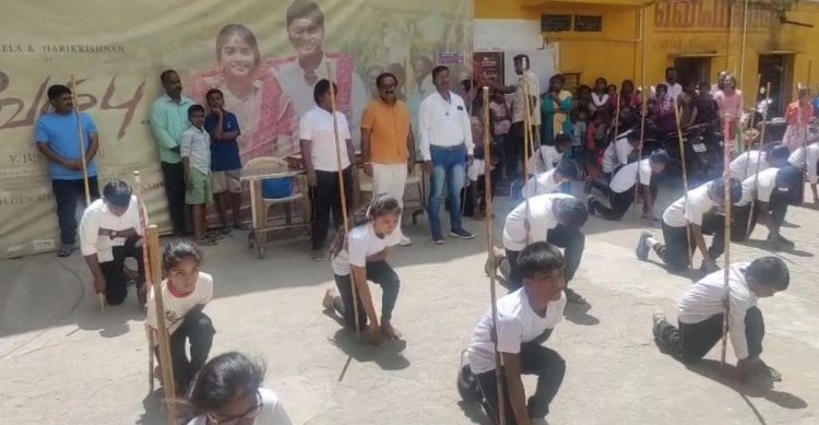 வேம்பு திரைப்படத்தினை காண நூற்றுக்கும் மேற்பட்ட சிலப்பாட்ட வீரர், வீராங்கனைகள் சிலம்பம் சுற்றி வந்தனர்.!