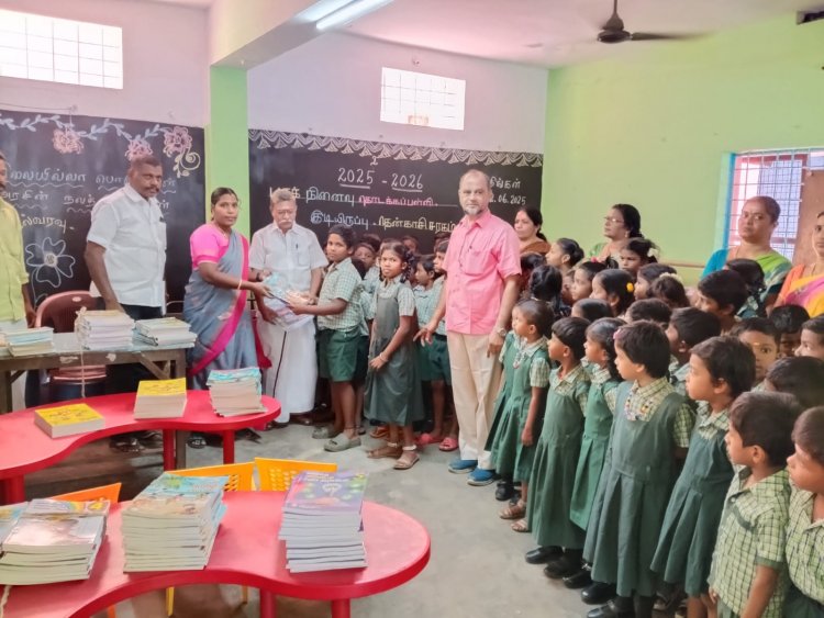 பரூக் நினைவு தொடக்கப் பள்ளியில் விலையில்லா பாடநூல்கள், சீருடை கள் வழங்கும் நிகழ்ச்சி.!