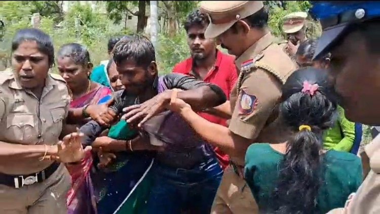 தென்காசி மாவட்ட ஆட்சியர் அலுவலகத்தில் இளைஞர் தீக்குளிக்க முயற்சி!