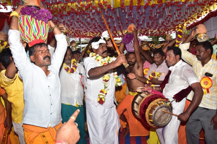 சூளகிரி அருகே 14 கிராம மக்கள் இணைந்து நடத்திய ஸ்ரீ திரௌபதியம்மன் ஆலய மகாகும்பாபிஷேகம்.!