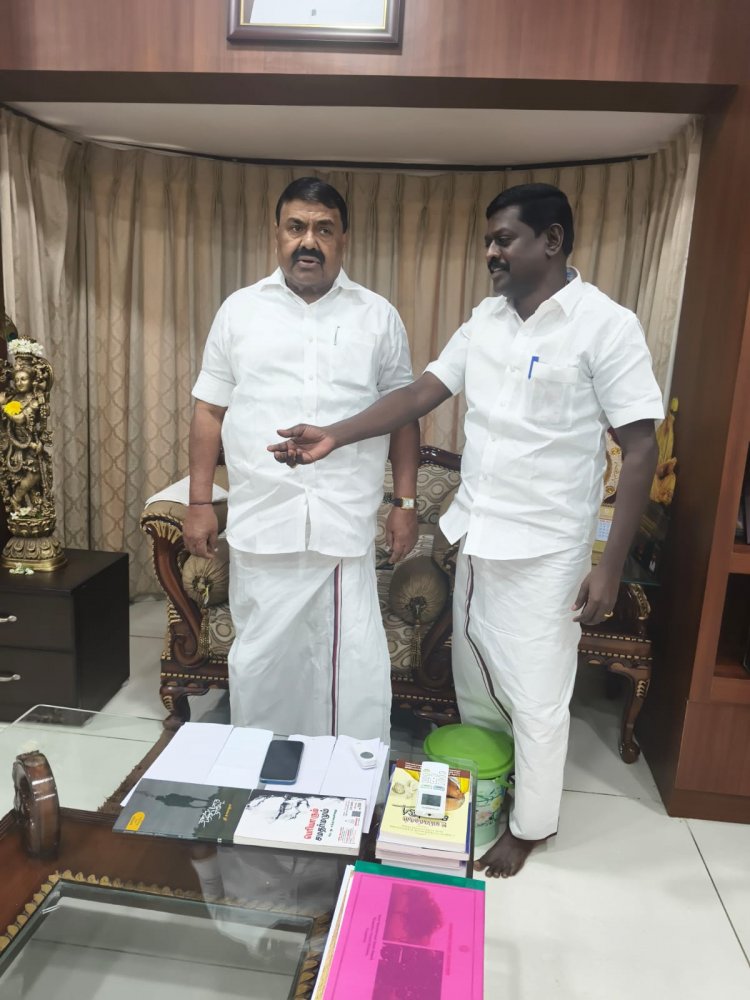 சென்னையில் வனத்துறை அமைச்சரிடம் திமுக முன்னாள் மாவட்ட செயலாளர் சிவ பத்மநாதன் கோரிக்கை மனு.!