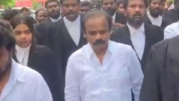 200 - 300 பேருடன் வந்தால் பயந்து விடுவோமா என பூவை ஜெகன் மூர்த்தி எம்.எல்.ஏ வை காட்டமாக கேள்வி கேட்ட நீதிமன்றம். !