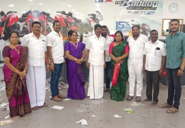 தூய்மை பணியாளர்கள் மற்றும் அலுவலக ஊழியர்களுடன் இணைந்து அசத்திய மேடவாக்கம் ப.ரவி பிறந்தநாள்.!