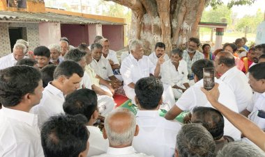 சின்ன பேட்டிக்கானப்பள்ளி கிராமத்தில் மக்களிடம் குறைகளை கேட்டறிந்த அதிமுக துணை பொதுச் செயலாளர் கே.பி.முனுசாமி. !