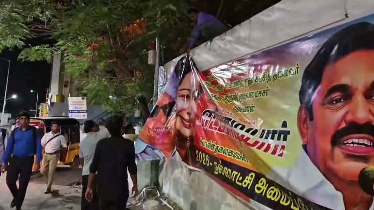 பல்லாவரம் தர்கா சாலையில் திமுக சுவர் விளம்பரம் மீது அதிமுக பேனர் ஒட்டப்பட்டதால் பரபரப்பு, .!