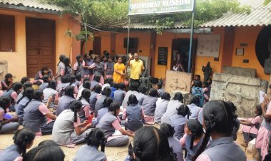 கிருட்டினகிரி அரசு அருங்காட்சியகத்தில் பள்ளி மாணவிகள் களப்பயணம் .!