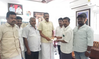 ஆசாத் நகர் கிளை கழக செயலாளர் சுடலைக்கு மருத்துவ உதவி தொகையினை திமுக மாவட்ட பொறுப்பாளர் வழங்கினார். !