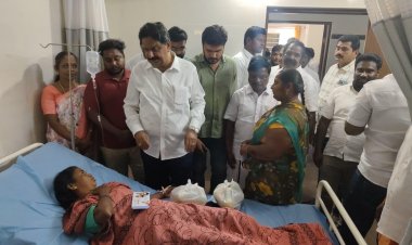 அதிமுக கூட்டத்திற்கு சென்று திரும்பிய ஈச்சர் வாகனம் பிக்கப் வாகனத்தில் நேருக்கு நேர் மோதி விபத்து. ! காயமடைந்தவர்களை நேரில் சந்தித்து நிதியுதவி வழங்கிய திமுக எம்.எல்.ஏ.!