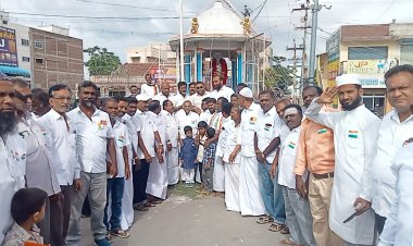 மகாத்மா காந்தியின் திரு உருவச்சிலைக்கு  காங்கிரஸ் கட்சி சார்பில் மாலை அணிவித்து மரியாதை .!