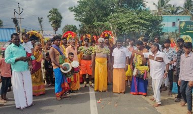 ஆடி கிருத்திகையை முன்னிட்டு காவடி எடுத்தும், அலகு குத்தியும் முருகப்பெருமானுக்கு அரோகரா கோசத்துடன் வேண்டுதல்.!