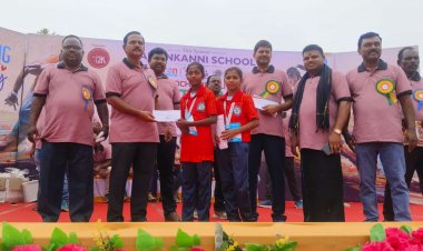 மாராத்தன் போட்டியில் வெற்றி பெற்ற மாணவிகளுக்கு பள்ளி நிர்வாகம் பாராட்டு. !