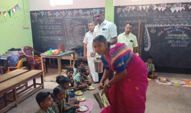 குடியிருப்பு பருக் நினைவு தொடக்கப் பள்ளியில் காலை உணவு திட்டத்தினை மேலகரம் பேரூராட்சி சேர்மன் வேணி வீரபாண்டியன் துவக்கி வைத்தார் .!