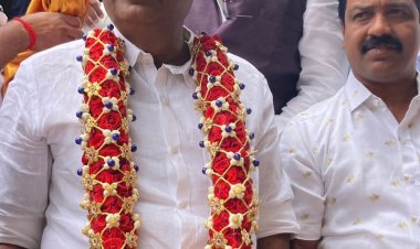 ஒசூரில் விநாயகர் சிலைக்கு மந்திரங்கள் கூறி பூஜை செய்த அதிமுக முன்னாள் அமைச்சர்: ராஜஸ்தான் ஸ்டைலில் தலைப்பாகை கட்டி ஊர்வலத்தில் பங்கேற்பு..!