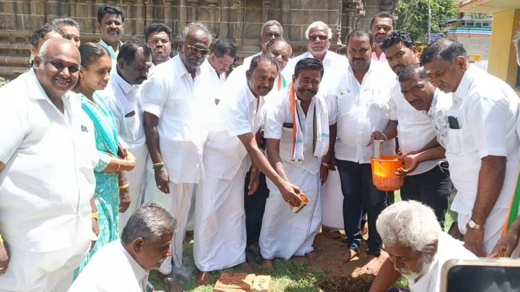 விஸ்வநாதர் ஆலயத்தில் பொருள்கள் பாதுகாக்கும் அறை கட்டுமான பணிக்கு பழனி நாடார் எம்எல்ஏ அடிக்கல் நாட்டினார் .!