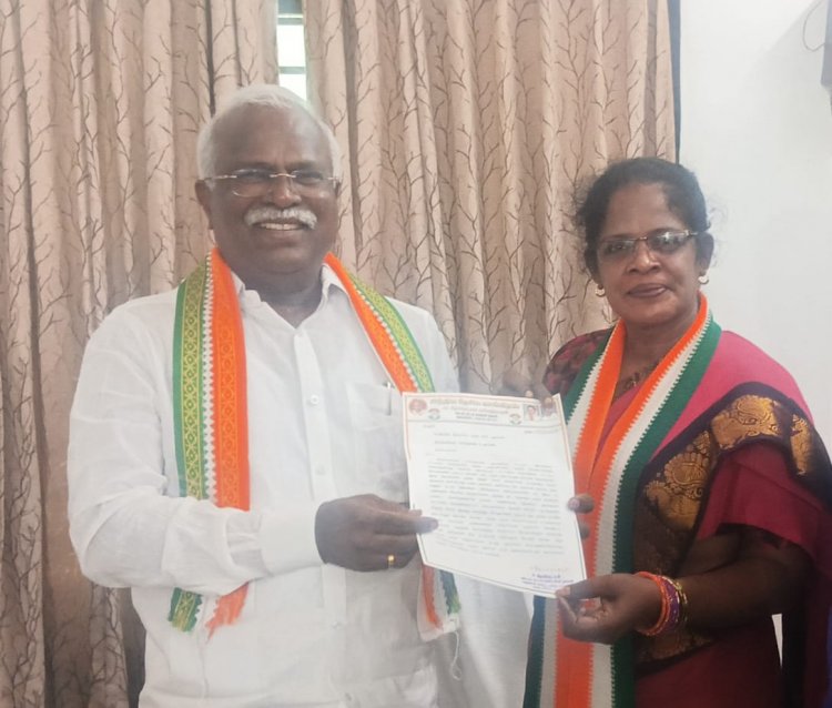 கோவில் திருவிழாக்களில் கலை நிகழ்ச்சிகள் நடத்த நேரம் அதிகரிக்க கோரி நெல்லை எம்பி யிடம், கடையம் வட்டார மகளிர் காங்கிரஸ் தலைவி சீதாலட்சுமி கோரிக்கை மனு .!