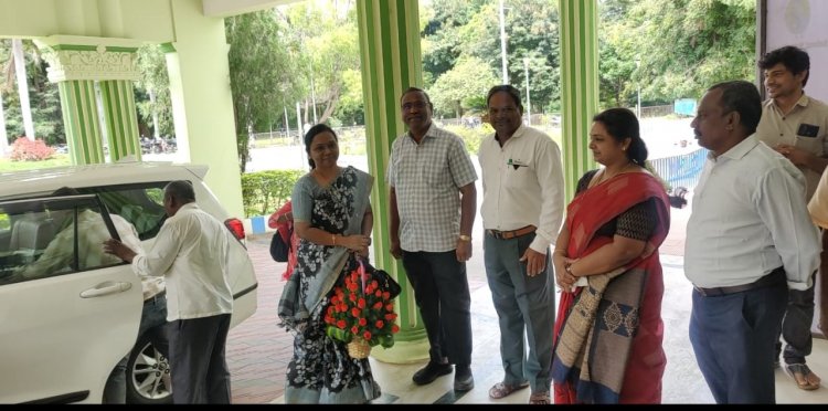கிருஷ்ணகிரி மாவட்டத்திற்கு வருகை தந்த TNPSC உறுப்பினருக்கு சிறப்பான வரவேற்பு..!