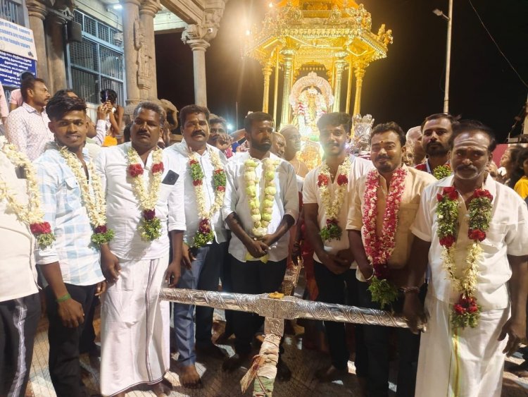 சசிகலா பிறந்தநாள் விழா பண்பொழி திருமலை கோவிலில் தங்கத்தேர் இழுத்து வழிபாடு .!