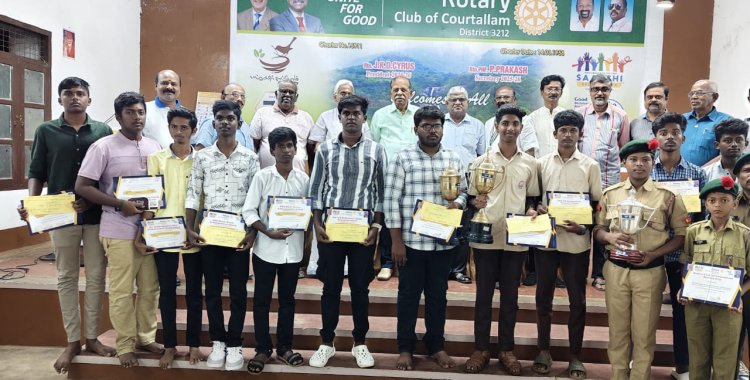 குற்றாலம் ரோட்டரி சங்கம் சார்பில் சிறப்பிடம் பெற்ற மாணவ,மாணவிகளுக்கு பாராட்டு விழா .!